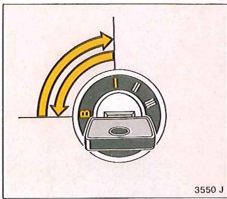 OPEL CALIBRA - Réglage en hauteur du volant : le réglage du volant peut se faire en 5 positions - 1