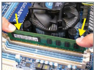 GIGABYTE GA-H55M-S2 - 1-4-2 Installation d'une mémoire - 3