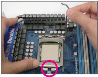 GIGABYTE GA-H55M-S2 - 1-3-1 Installation du processeur - 8