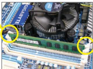 GIGABYTE GA-H55M-S2 - 1-4-2 Installation d'une mémoire - 4