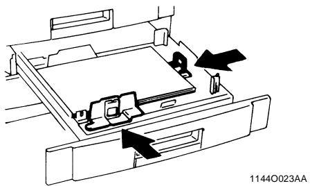KONICA MINOLTA CF911P - Changement du format de papier dans le magasin central (magasin universel) - 1
