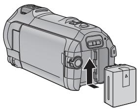 PANASONIC HC-VX870 - Insertion/retrait de la batterie - 1