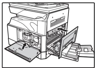 SHARP 6020 - Fermez le capot avant et le capot latéral. - 1