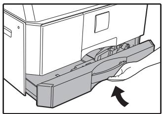 SHARP 6020 - Tirez doucement sur le magasin jusqu'à ce qu'il arrive en butée. - 1