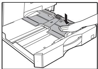 SHARP 6020 - Tirez doucement sur le magasin jusqu'à ce qu'il arrive en butée. - 2