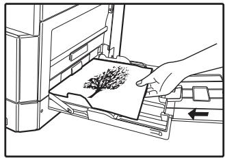SHARP 6020 - Retournez la copie de l'original a et sans modifier la position du bord le plus proche de vous, insérez-la dans le plateau d'alimentation auxiliaire. - 3