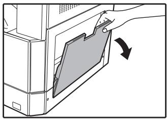 SHARP AR 6020 - Dépliez le plateau d'alimentation auxiliaire. - 1