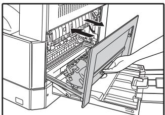 SHARP AR 6020 - Relevez et fermez le capot latéral. - 1