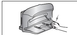 SAMSUNG NAVIBOT SR8855 - Ne court-circuitez pas les broches de chargement à l'aide d'objets en fer tels que des baguettes, des tournevis, etc. - 1