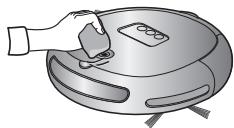SAMSUNG SR8751 NAVIBOT LIGHT - Vous devez éteindre le bouton de mise sous tension situé sous l'unité principale avant de la nettoyer. - 2
