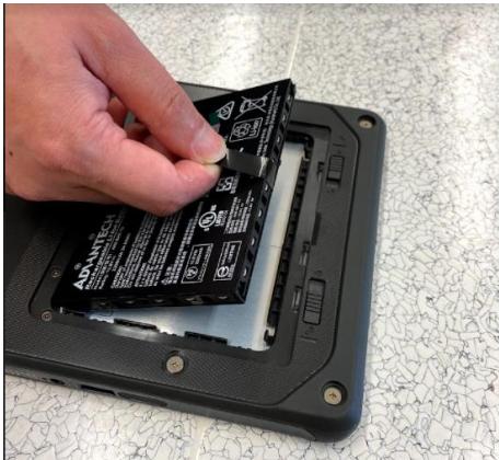 Advantech AIM-78H - Replacing the battery pack - 2