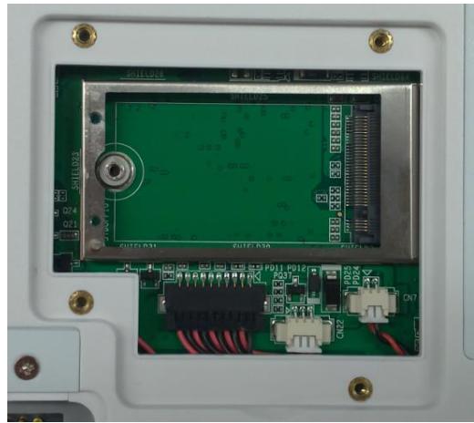 Advantech MIT-W102 - Inserting SSD - 1