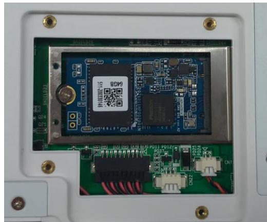 Advantech MIT-W102 - Inserting SSD - 2