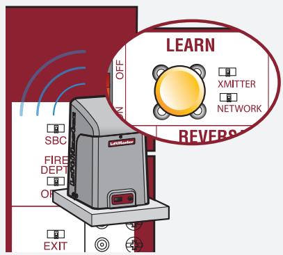 LIFT-MASTER CAPXLV2 - Appuyez à nouveau sur le bouton LEARN (APPRENTISSAGE) de l'opérateur du portail - 1