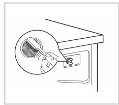 SABA FL814M25BG, FL814M25W - Nettoyer le filtré du robinet - 4