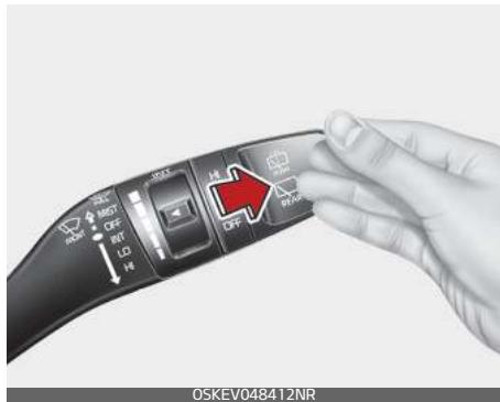 KIA E-Soul (2019) - Utilisation du commutateur d'essuie-glace et de lave-glace de lunette arrête - 2