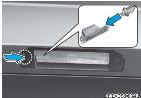 HYUNDAI Venue QX (2019) - Remplacement d'ampoule de plaque d'immatriculation - 1