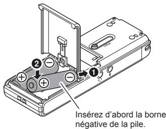 OM SYSTEM WS 882 - Insertion de la pile - 3