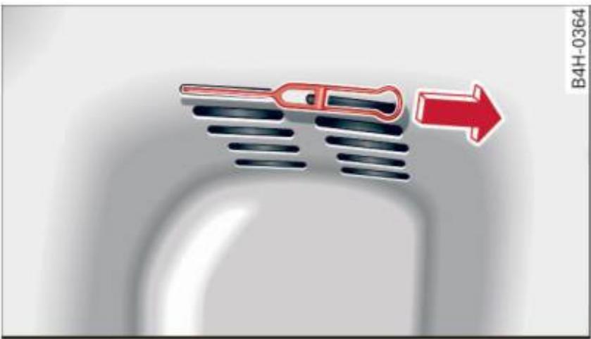 AUDI A8 S8 (2014) - Ouverture d'urgence du volet d'accès au réservoir - 2