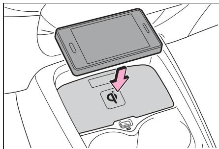 TOYOTA Aygo X - Posez l'appareil mobile face de charge vers le bas. - 1