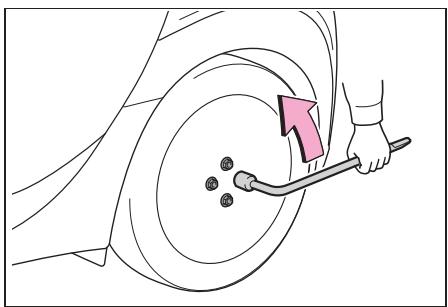 TOYOTA Aygo X - Remplacement d'une roue dont le pneu est creve - 3