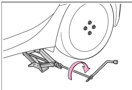 TOYOTA Aygo X - Remplacement d'une roue dont le pneu est creve - 7