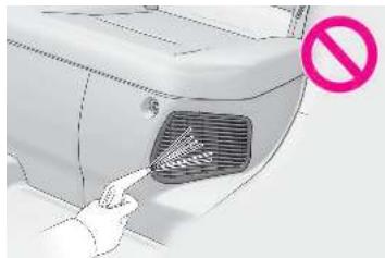 LEXUS LBX AY10 (2023) - Lors du nettoyage de la bouche d'admission d'air - 1