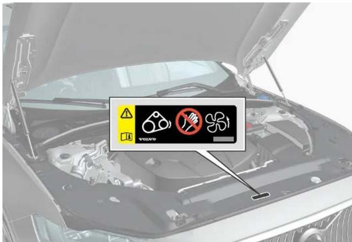 VOLVO V90 Cross Country (2025) - Vue d'ensemble du compartiment moteur - 2
