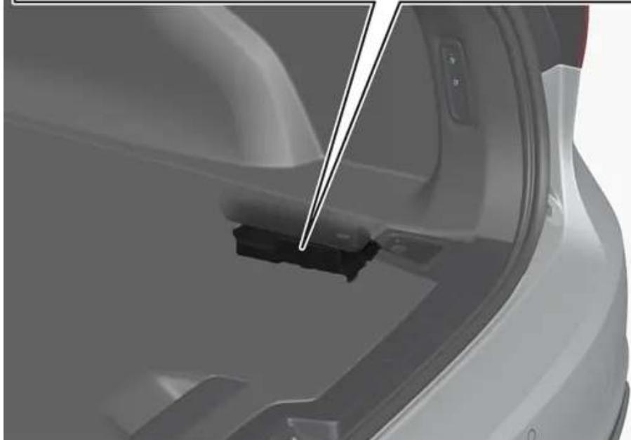 VOLVO V60 Hybride (2024) - Fusibles dans le compartment à bagages - 2