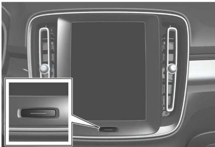 VOLVO XC40 Hybride (2024) - Nettoyer l'écran central - 1