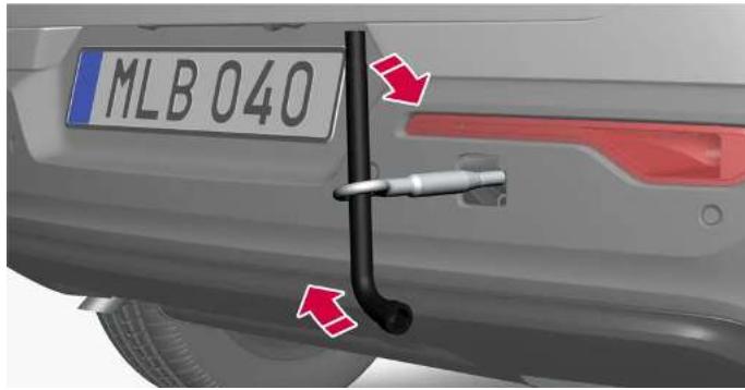 VOLVO XC40 Hybride (2024) - Monter l'œillet de remorquage - 4