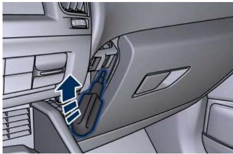 Maserati Levante - Déverrouillage manuel du vide-poches - 2