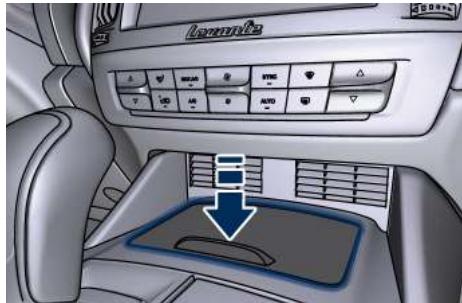 Maserati Levante - Entrées AUX, USB et carte mémoire SD - 1