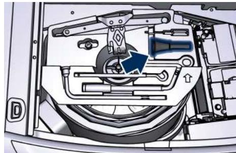 Maserati Levante - Entonneir de secours pour le ravitationnement en carburant - 2