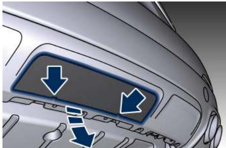 Maserati Levante - Dépose du couvercle d'accès - 1