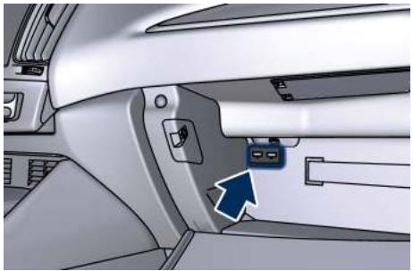 Maserati Levante - Entrées AUX, USB et carte mémoire SD - 3