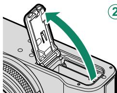 FUJIFILM X100V - Ouvrez le couvercle du compartment de la batterie. - 3