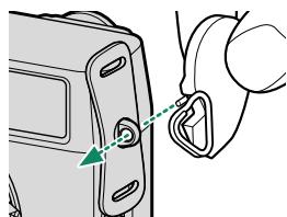 FUJIFILM X100V - Fixez l'attache a un oeillet. - 2