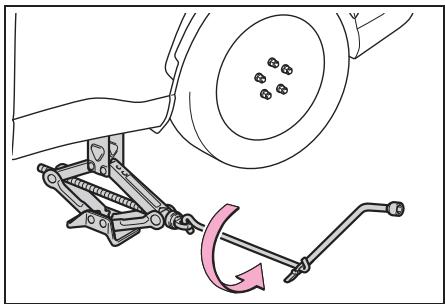 TOYOTA Corolla Cross (2024) - Installation de la roue de secours - 4