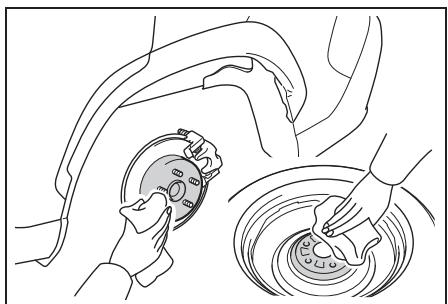 TOYOTA Corolla Cross (2024) - Installation de la roue de secours - 1