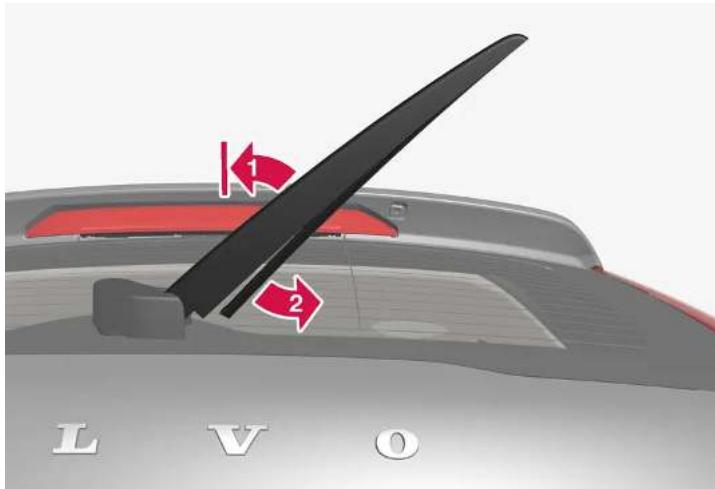 VOLVO XC60 (2024) - Remplacer le balai d'essuie-glace de lunette arrière - 1