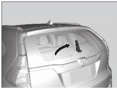 Honda CRV (2015-2017) - Remplacement du caoutchouc des balais d'essuie-glace arrière - 1