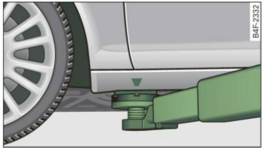 AUDI A4 (2010) - Levage du véhicule avec pont élévateur d'atelier ou un cric roulant - 1
