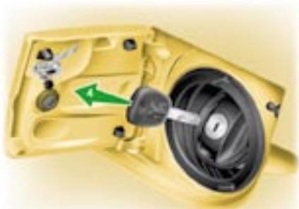 PEUGEOT 107 - Le remplissage du réservoir de carburant - 4