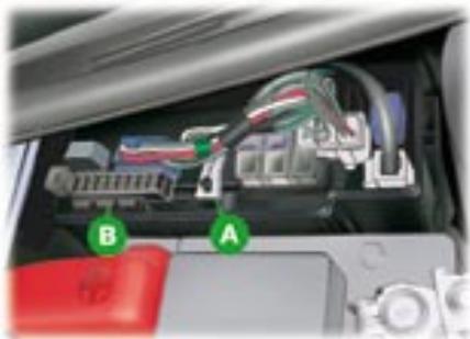PEUGEOT 107 - Boîte à fusibles compartiment moteur - 1