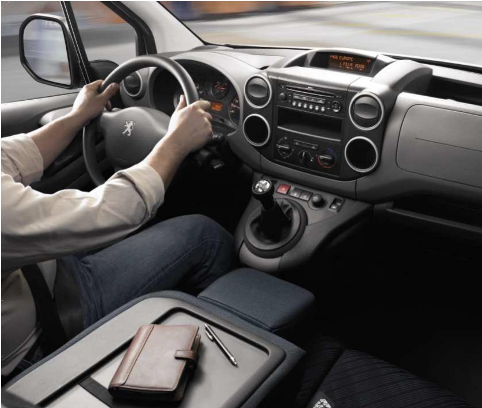 PEUGEOT PARTNER - Personnes à bord avec la version cabine approfondie - 3