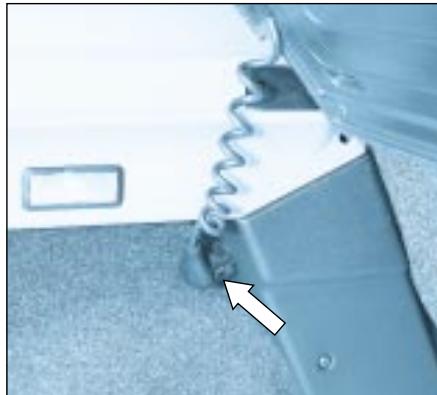 PEUGEOT 306 - Pour basculer la banquette arrière, commencez toujours par l'assise, jamais par le dossier (risque de déterioration). - 1