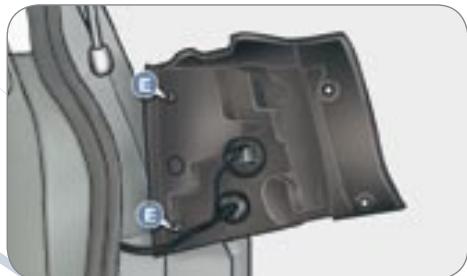 PEUGEOT 4007 - Changement des feux de stop / de position et des indicateurs de direction - 4