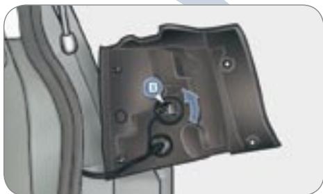 PEUGEOT 4007 - Changement des feux de stop / de position et des indicateurs de direction - 2