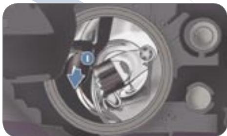 PEUGEOT 4007 - Changement des feux de route (4) - 5